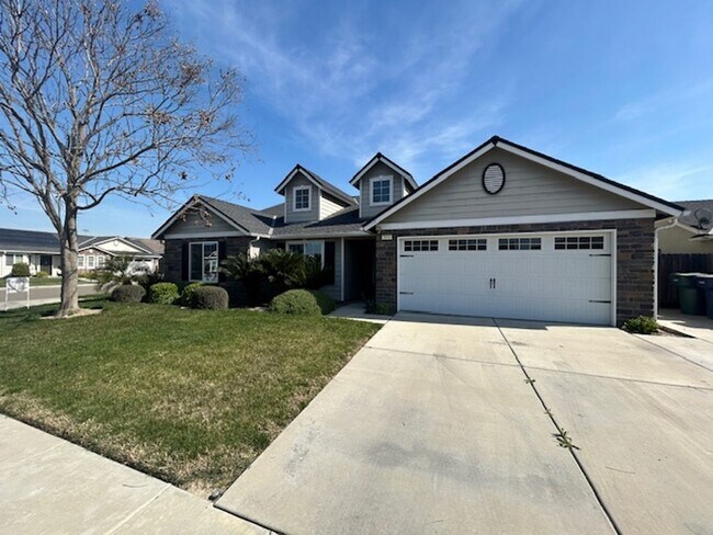 Building Photo - Beautiful & Spacious home!