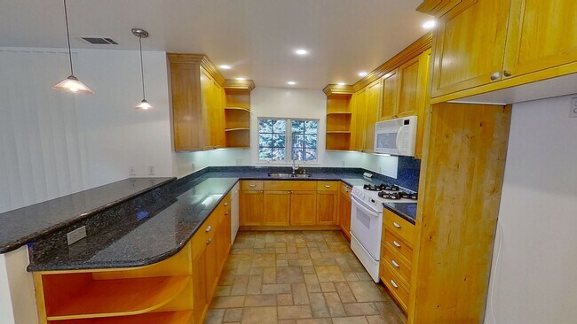 Foto del edificio - Spacious 2 bed / 2 bath San Roque Home! Peabody school district!