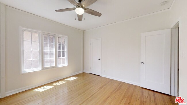 Building Photo - 1260 N Flores St