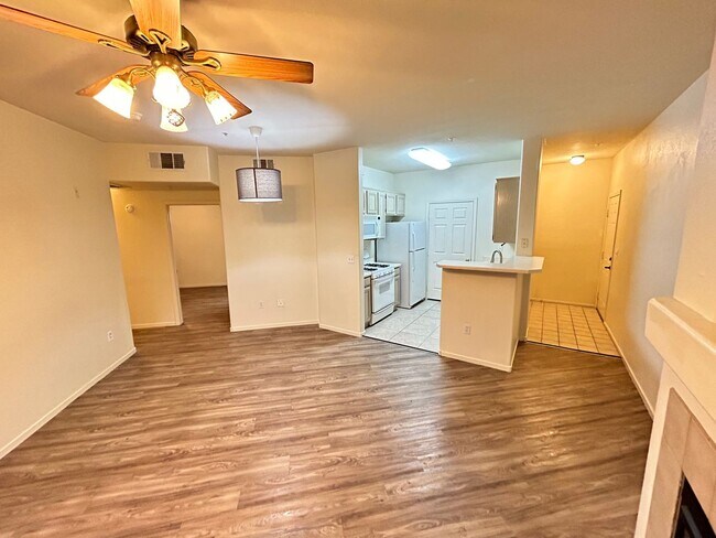 Foto del edificio - Charming 2 Bedroom, 2 Bath, Gated Condo nestled in the beautiful Southwest area close to Durango ...