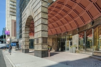 Building Photo - 10 E Ontario St