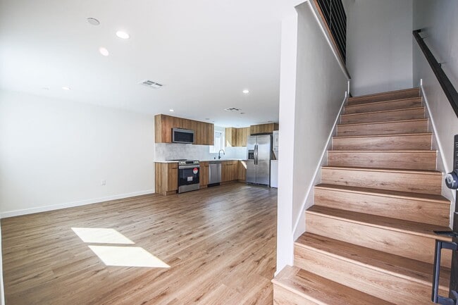 Building Photo - Ultra-Luxury Brand New 2 bed/2.5 bath and ...