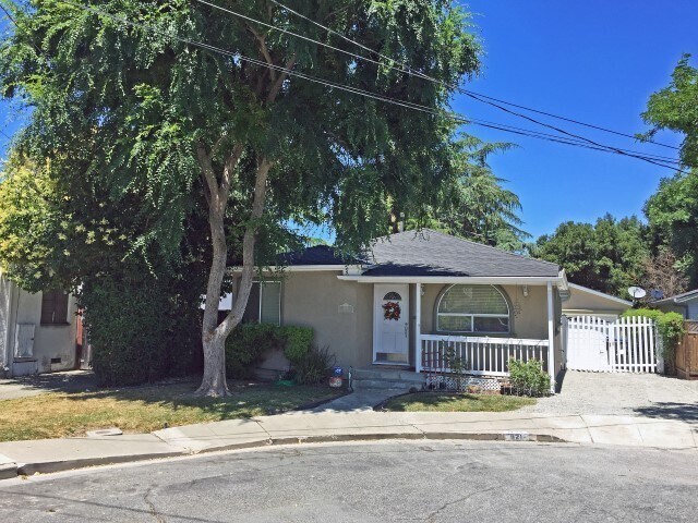 Primary Photo - Beautiful updated home in San Jose near Do...