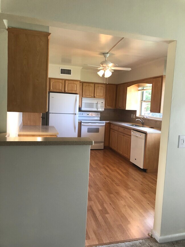 Building Photo - 2088 Lanai Ave