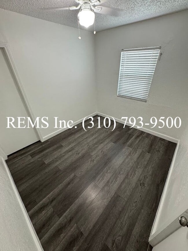 Building Photo - Refurbished Downstairs Apartment w/ Parking