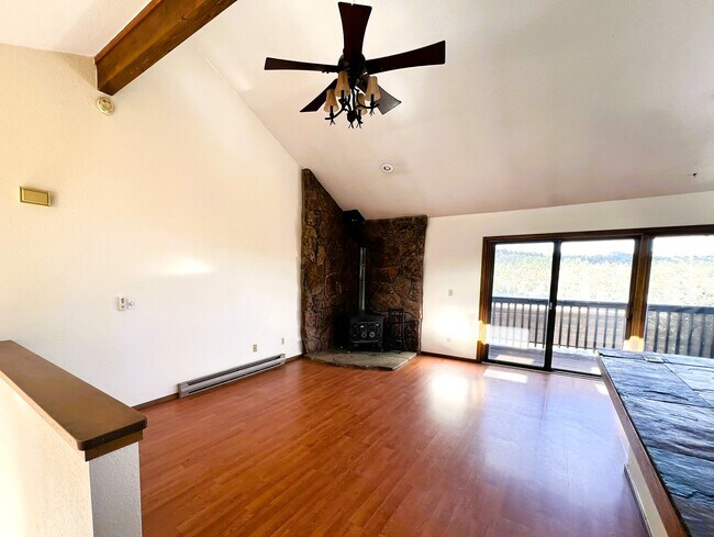 Building Photo - 30679 Hilltop Dr