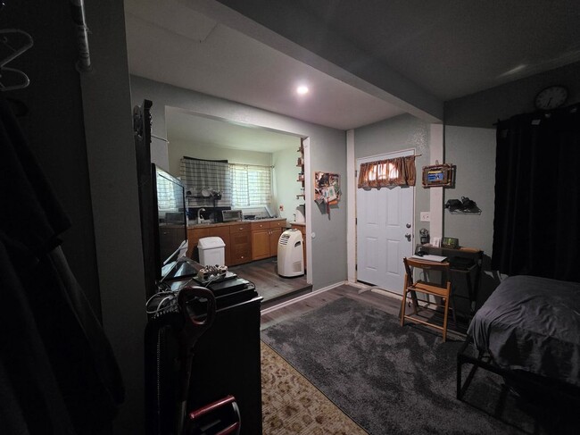 Foto del edificio - 635 Hillcrest Ln