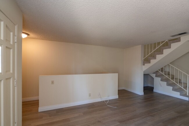 Building Photo - 304 S 2nd Ave