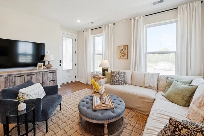 Building Photo - 14945 Deco Cir