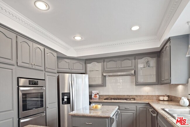 Building Photo - 802 3rd St