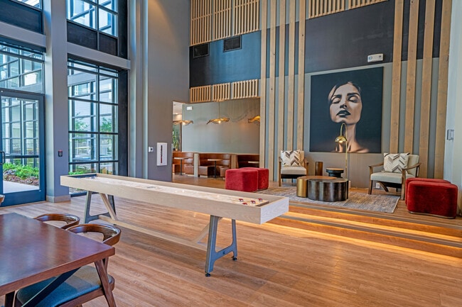 Building Photo - Traverse