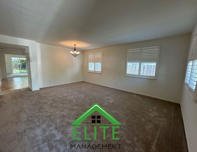 Building Photo - Beautiful 4-Bedroom Home in Desirable Nort...