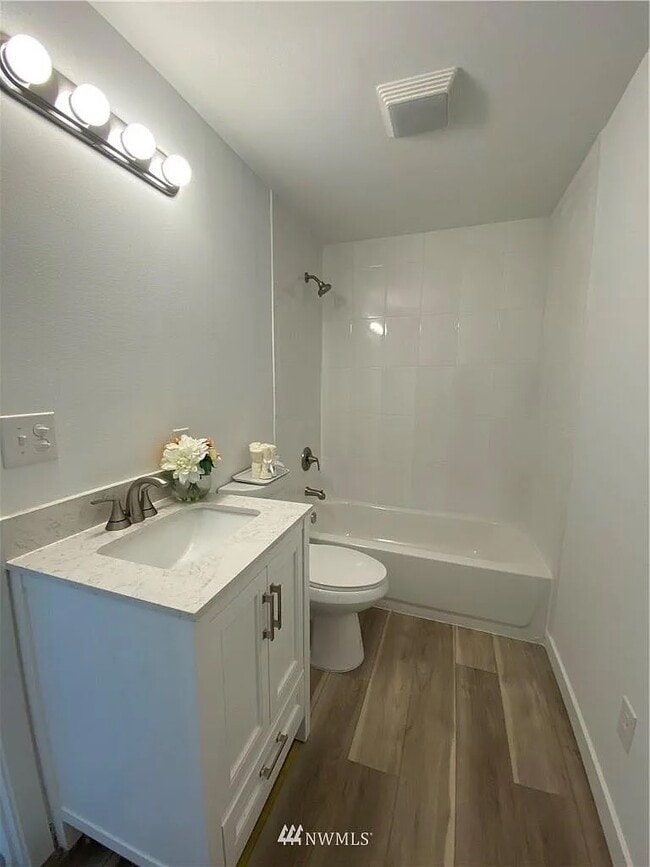 Building Photo - 2996 S Dakota St