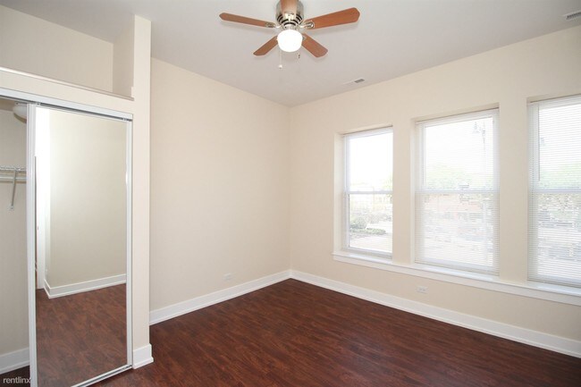 Foto del edificio - 4461 W Lawrence Ave