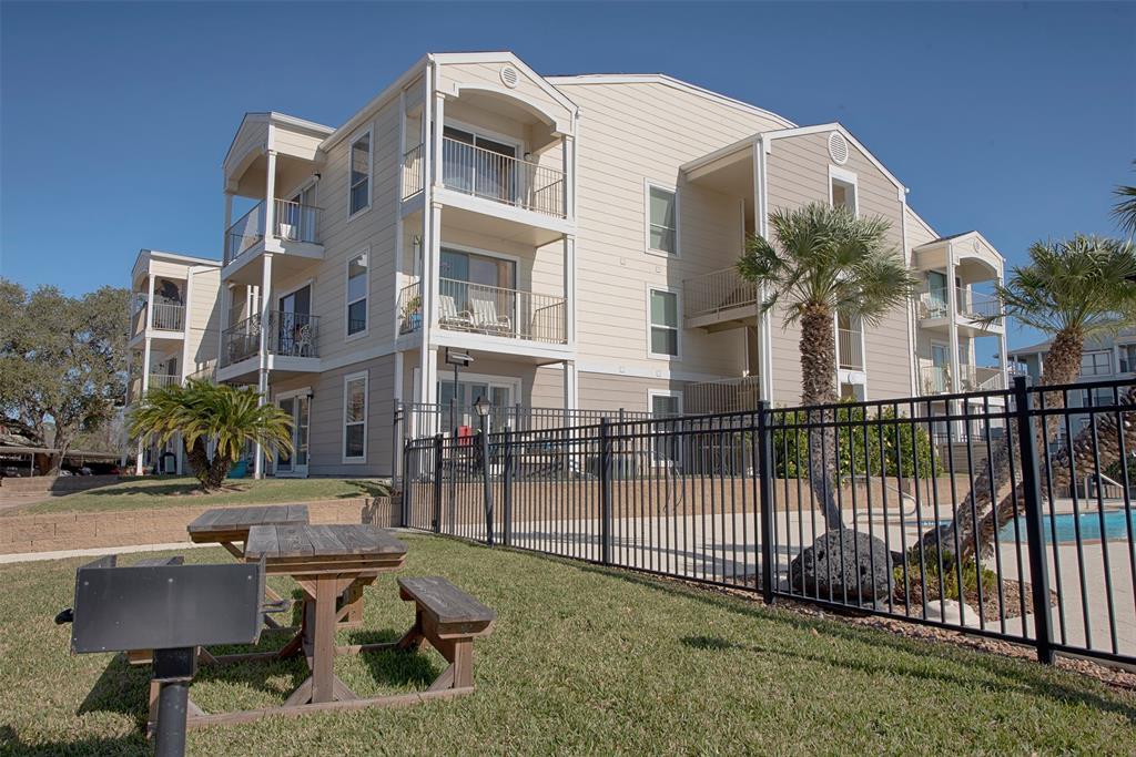 101 Yacht Club Ln, Seabrook, TX 77586 Condo for Rent in Seabrook, TX