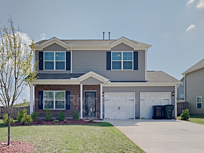 Primary Photo - 137 N Beaumont Ave