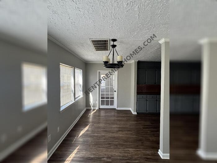 Foto principal - 628 S Florence Ave
