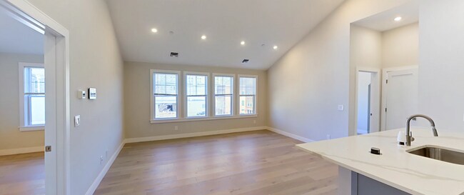 Building Photo - 32 Cummins Hwy