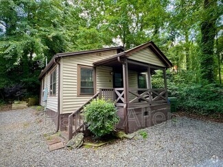 Building Photo - 4 Arbutus Rd