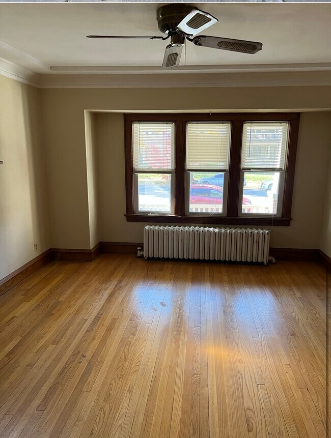 Foto del edificio - 3338 N Oakland Ave