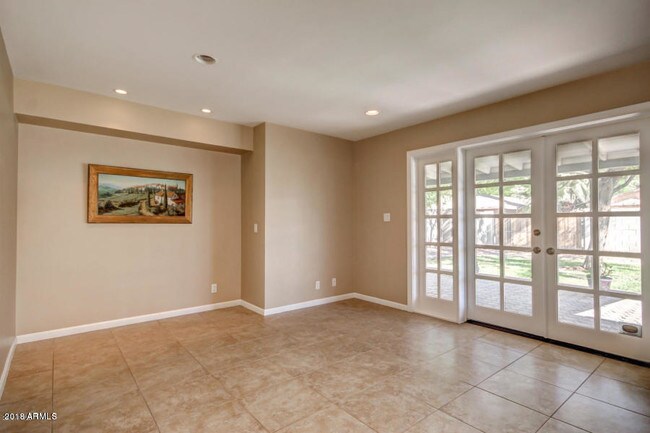 Foto del edificio - 4020 E Earll Dr