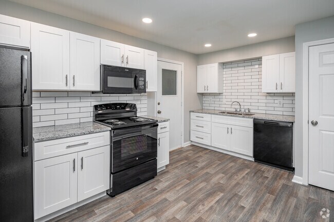 2BR, 2BA - Renovated - 953SF - Kitchen - Arden Landing Apartments