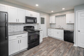 2BR, 2BA - Renovated - 953SF - Kitchen - Arden Landing Apartments