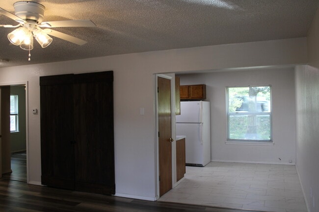 Building Photo - 101 Sweet Gum