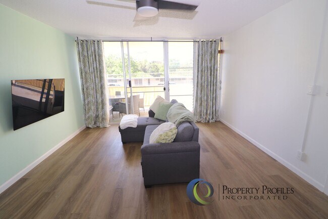 Foto del edificio - Ground Floor 1 bedroom 1 bath with 2 lanais and yard area in Valleyview - Avail Now