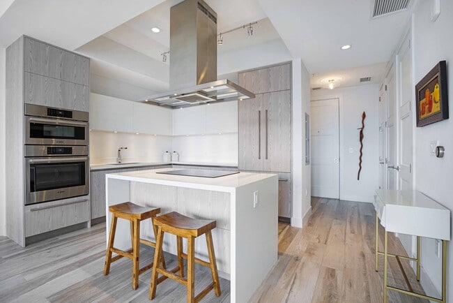 Building Photo - 155 E Boca Raton Rd