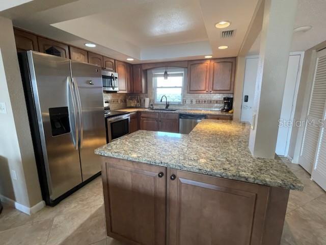 Building Photo - 4550 Cove Cir
