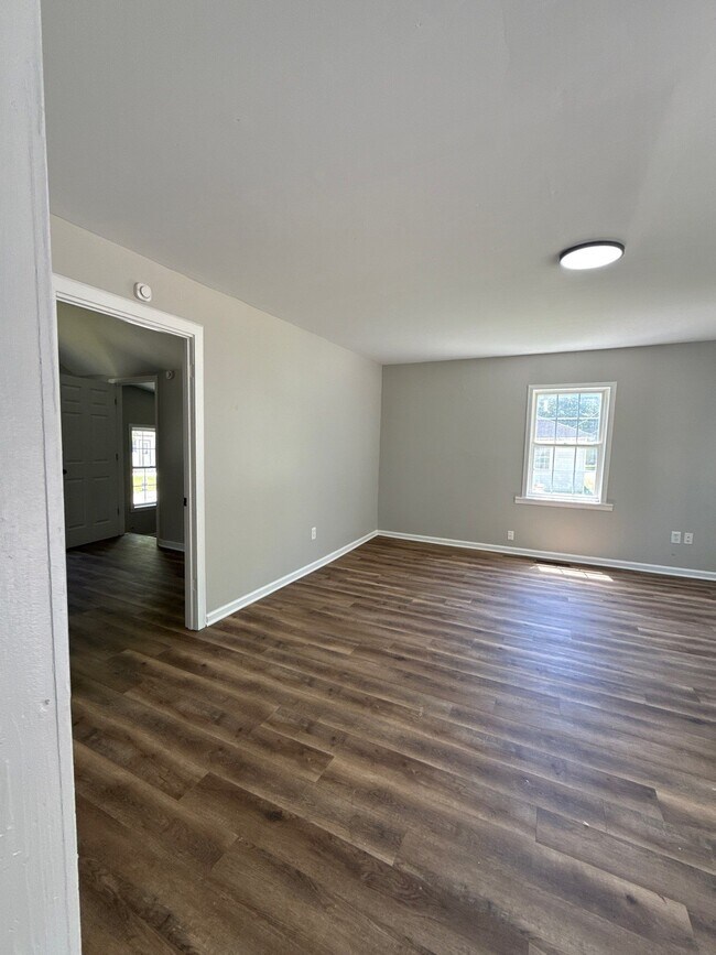 Building Photo - 812 Cobb Cir