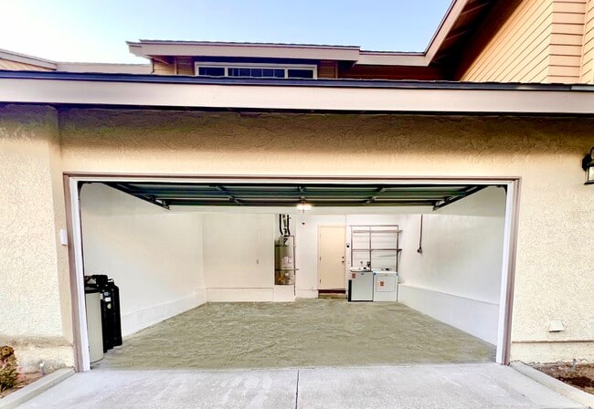 Building Photo - 630 W Palm Ave