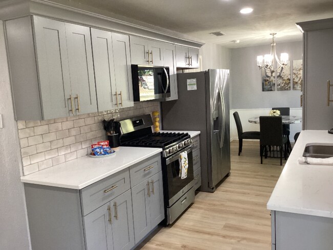 Foto del edificio - 245 Malone Ave