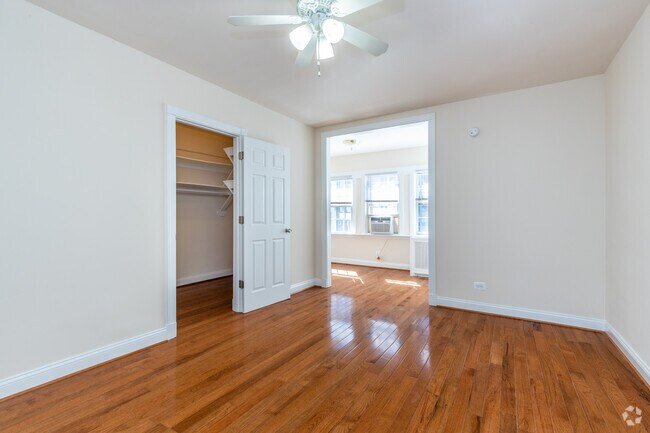 Estudio - 420SF - Miramar Apartments