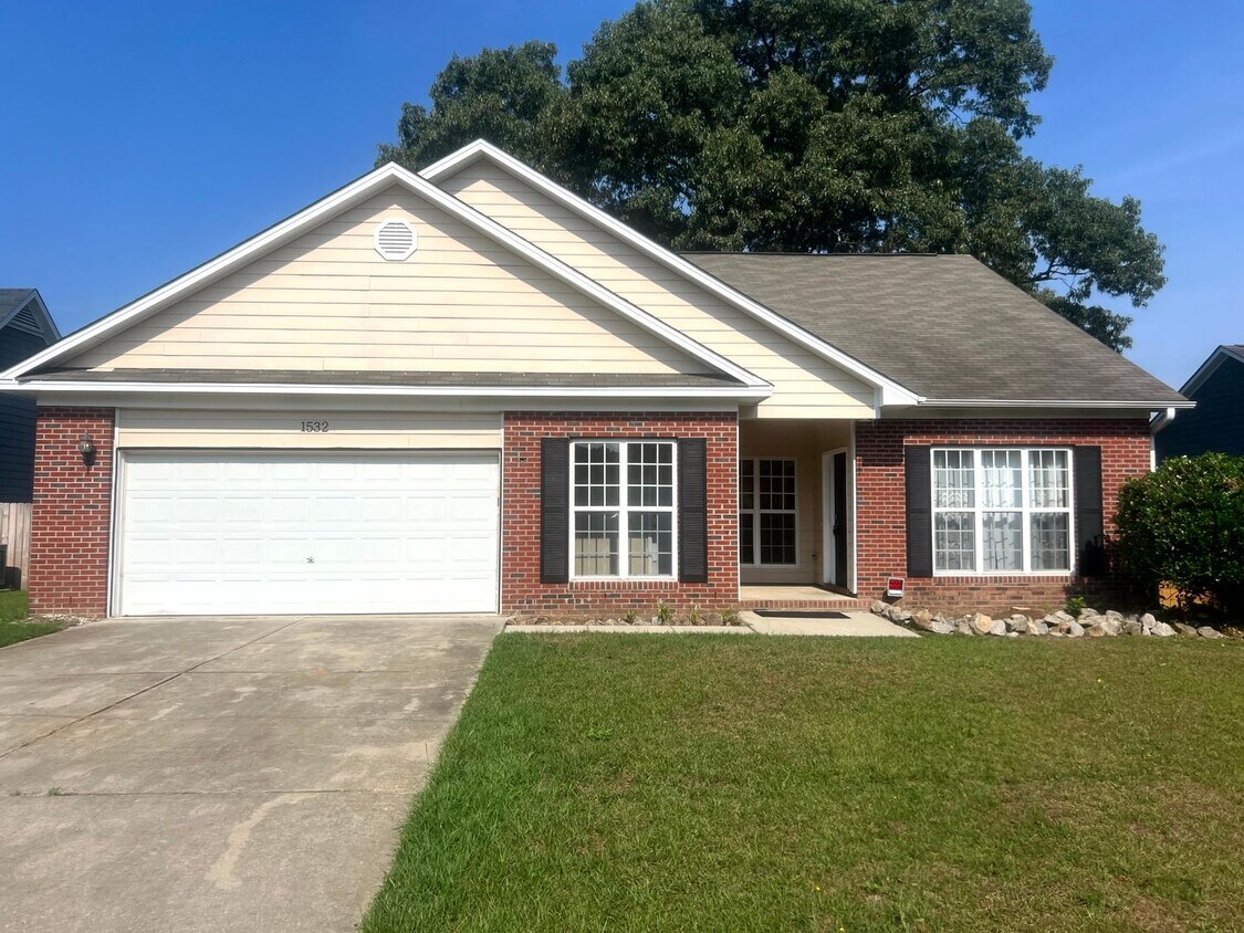 Primary Photo - 1532 Laurel Oak - Holly Chase