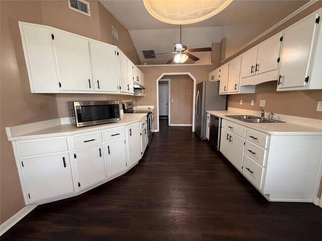 Building Photo - 10805 SE 44th Terrace