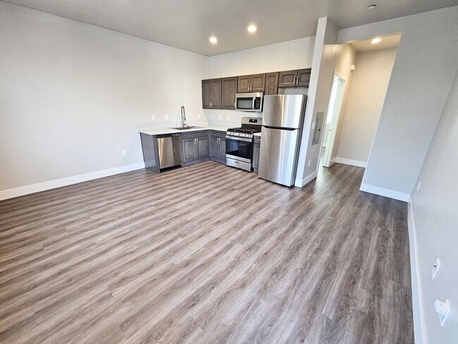 Building Photo - **Charming 1-Bedroom Midtown Apartment for...