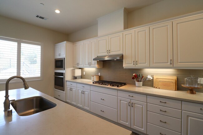 Foto del edificio - Gated Groves Single Story Home