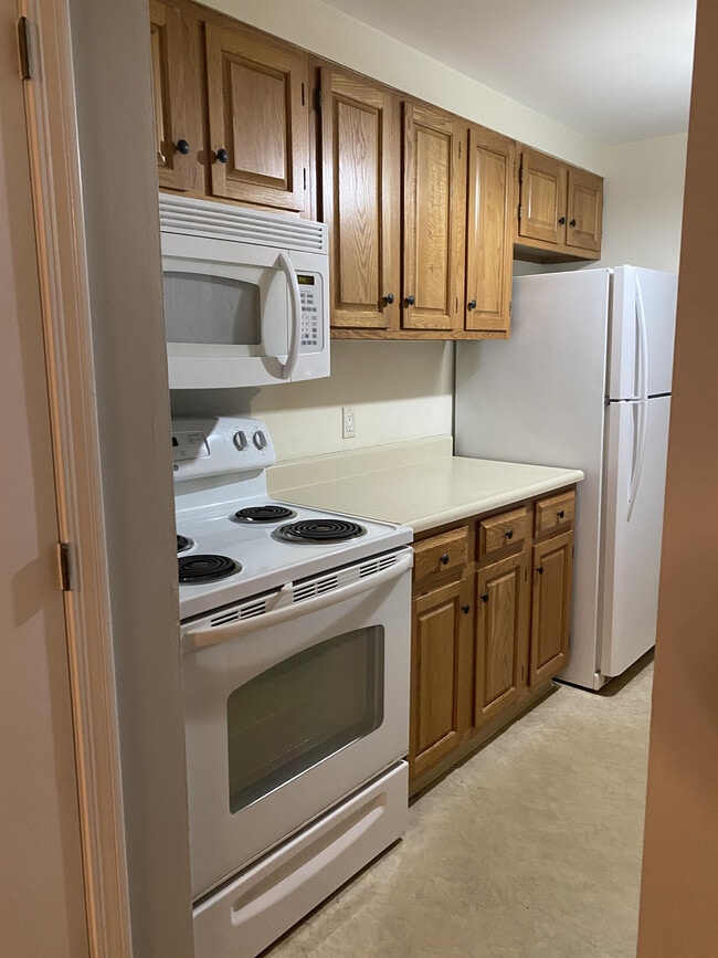 27 Ernest Ave, Exeter, NH 03833 Townhome Rentals in Exeter NH