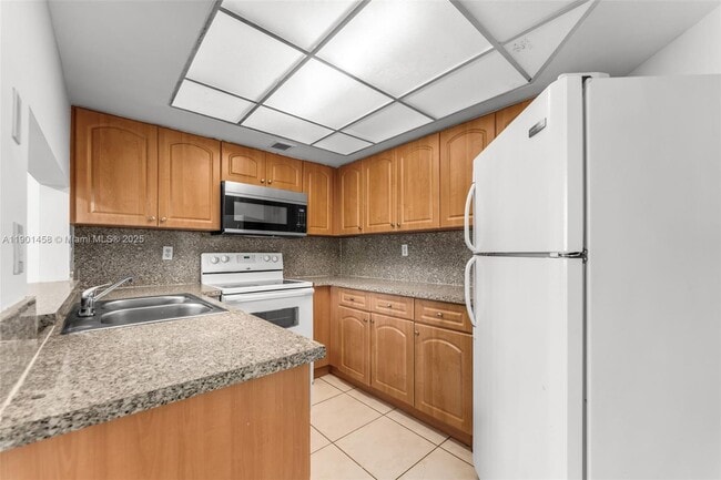 Building Photo - 8335 SW 152nd Ave
