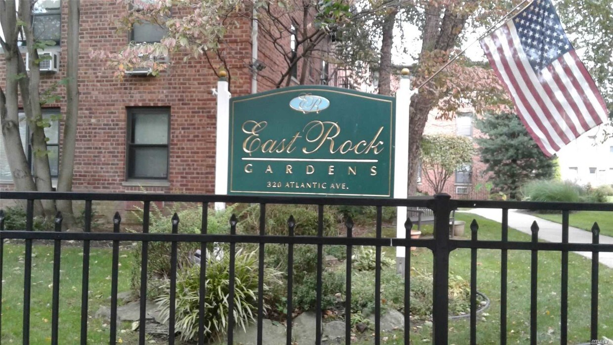 320 Atlantic Ave Unit D11, East Rockaway, NY 11518 Room for Rent in