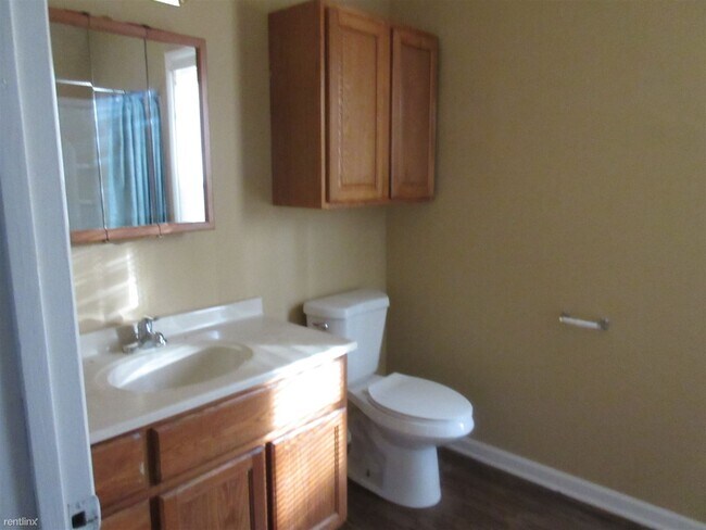 Building Photo - 3 br, 2 bath House - 741 Fremont Ave NW