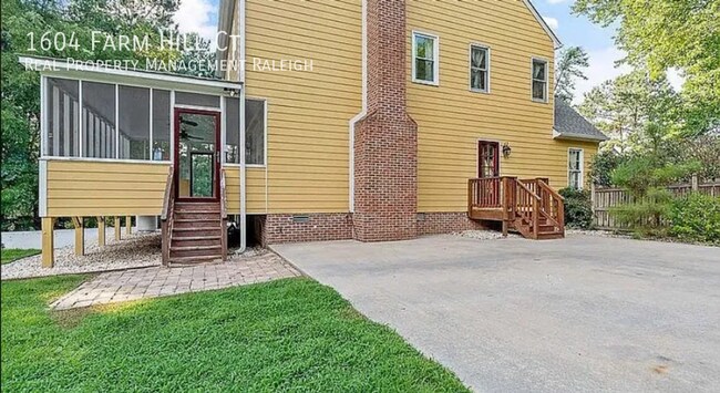 Foto del edificio - 1604 Farm Hill Ct