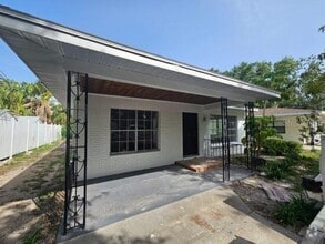 Building Photo - 123 Bosphorous Ave