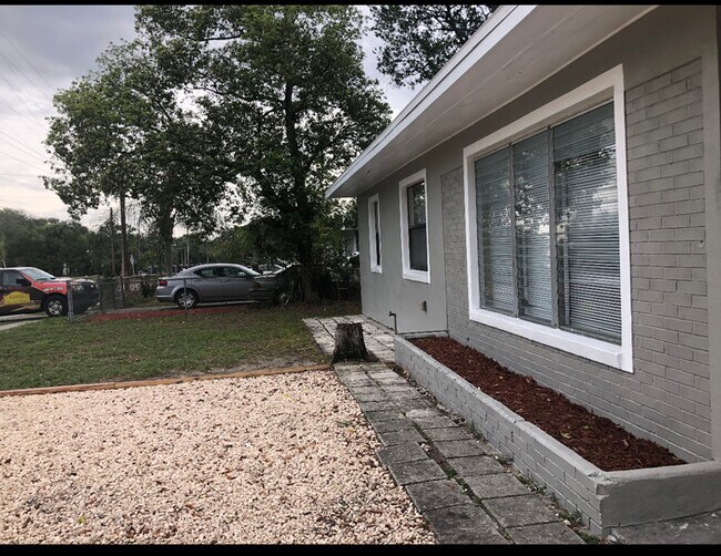Building Photo - 5301 Grove Hill Rd
