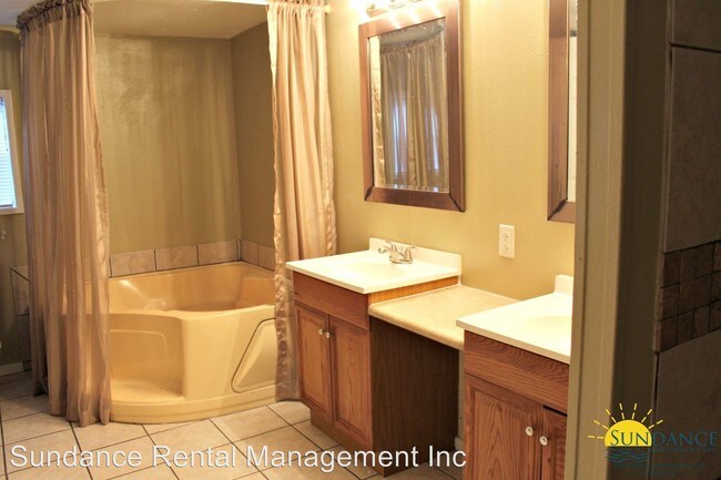Foto del edificio - 3 br, 2 bath House - 5347 Shoffner Boulevard