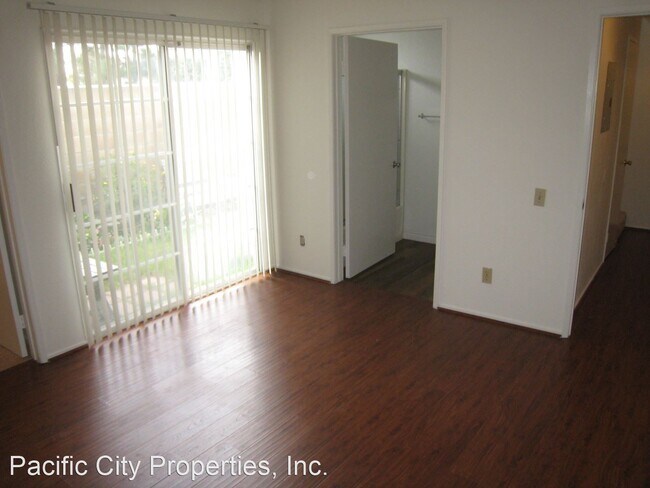 Foto del edificio - 9522-9528 Walker St