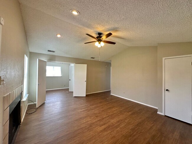 Building Photo - Viewable Now!  Pets Accepted!