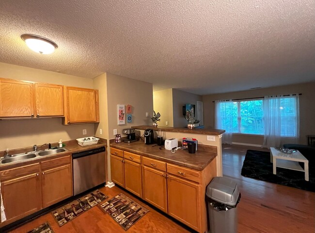 Building Photo - Short Term Rental Now Available!!